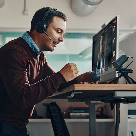 PLANTRONICS Voyager Focus 2